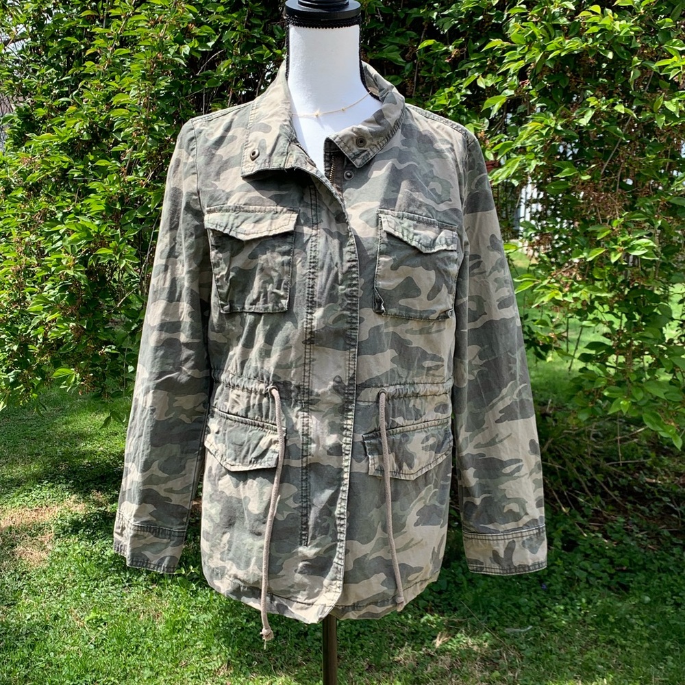 OLD NAVY CAMO UTILITY JACKET - SZ M